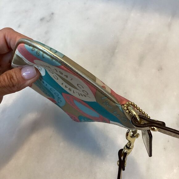 Coach Signature Snaphead Logo Pastel Wristlet - Picture 7 of 9